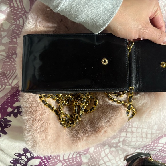 Vintage Chanel crossbody phone case! - Picture 6 of 10